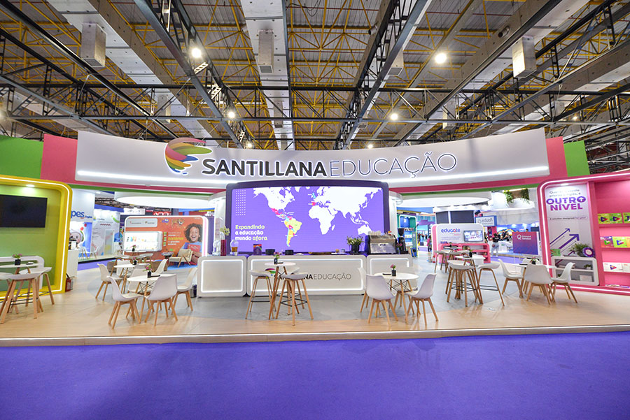 Estande da Santillana Educação na Bett Brasil 2024.